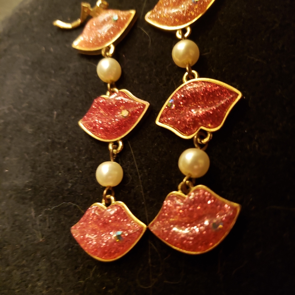 Betsey Johnson Triple Kissing Lips Earrings